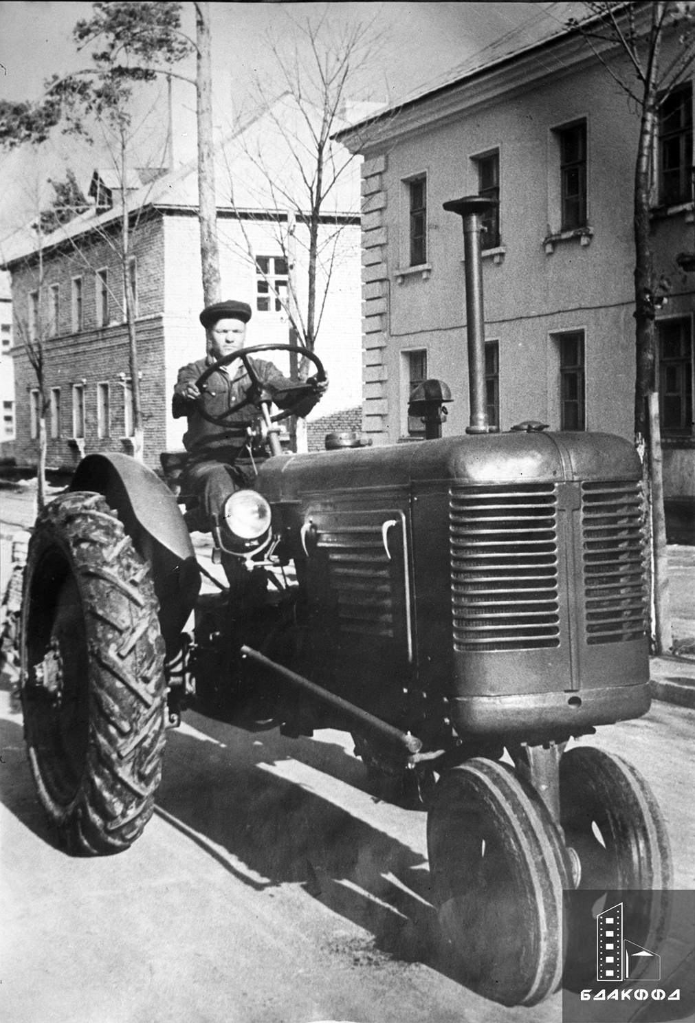 Первый колесный экспериментальный трактор марки МТЗ, выпущенный на Минском тракторном заводе-с. 0